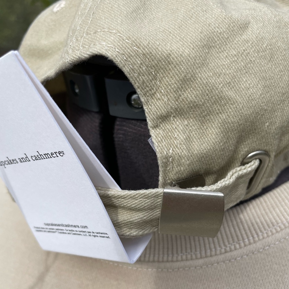 Cupcakes and Cashmere Los Angeles oversize sweatshirt and hat - Picture 7 of 7